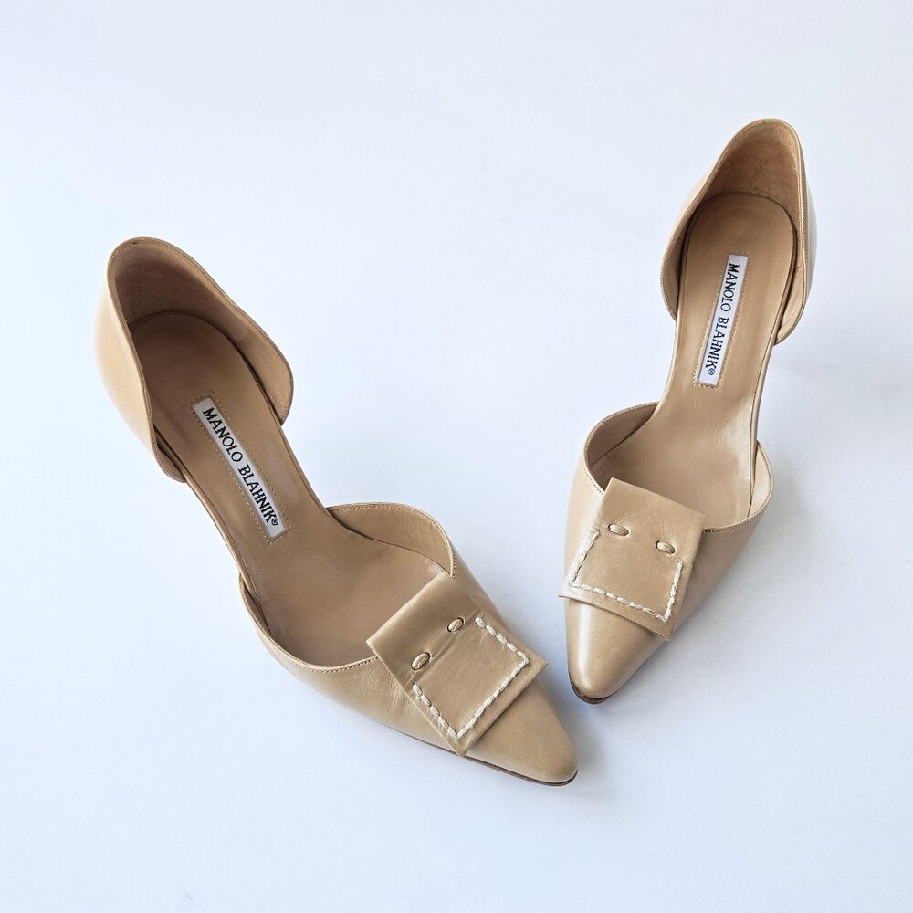 MANOLO BLAHNIK Cut-Out Leather Pumps